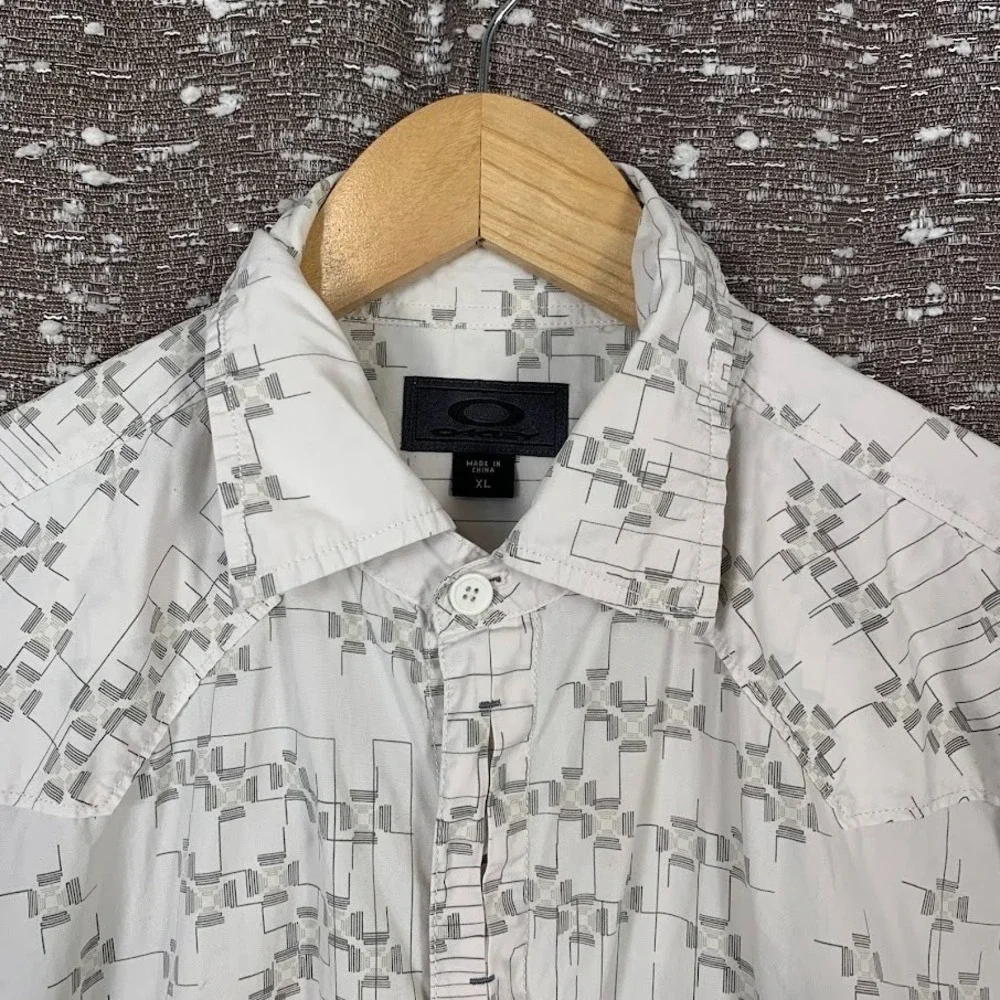Oakley Button‎ Up Short Sleeve Shirt White/Gray Embroidered Logo Men's XL
